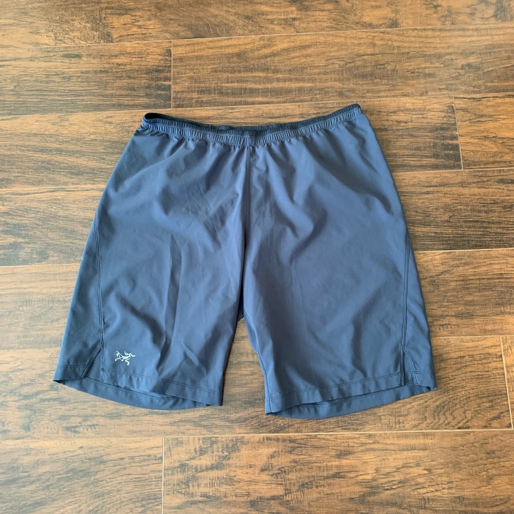 Arcteryx running shorts Navy Blue Large